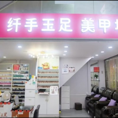 罗湖区黄贝岭凤凰路凤凰印象上次1楼纤手玉足美甲店旺铺转让w